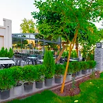 Ξενοδοχείο Leaf Port 3*