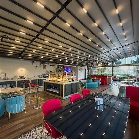 Hotel Leaf Port 3*