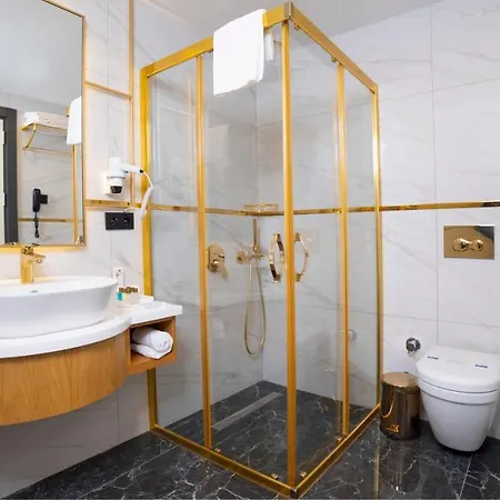 Hotel Leaf Port 4*