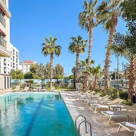 Leaf Port Hotel 3*
