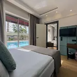 Leaf Port Hotel 3*