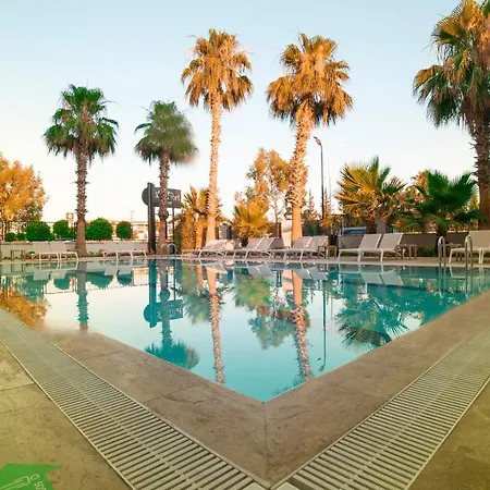 Leaf Port Hotel 4*