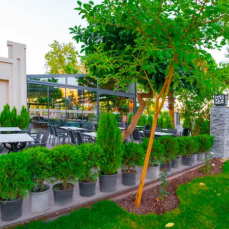 Hotel Leaf Port 4*