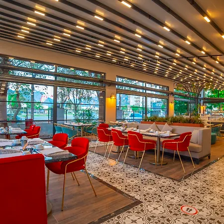 Hotel Leaf Port 4*