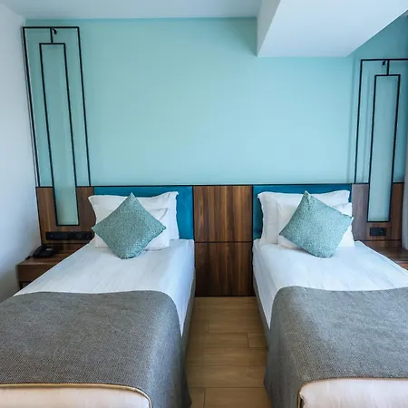 Hotel Leaf Port 4*