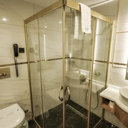 Leaf Port Hotel 4*