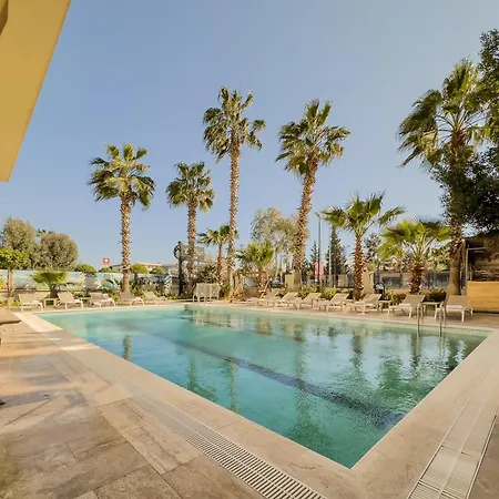 فندق Leaf Port 3*