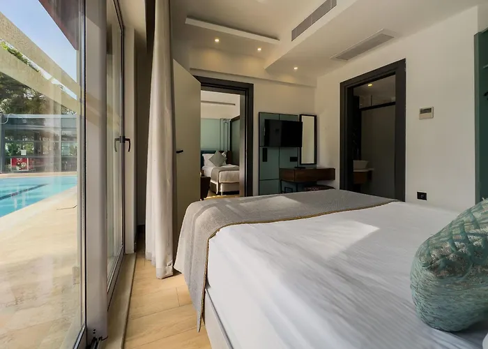 Leaf Port Hotell 3*